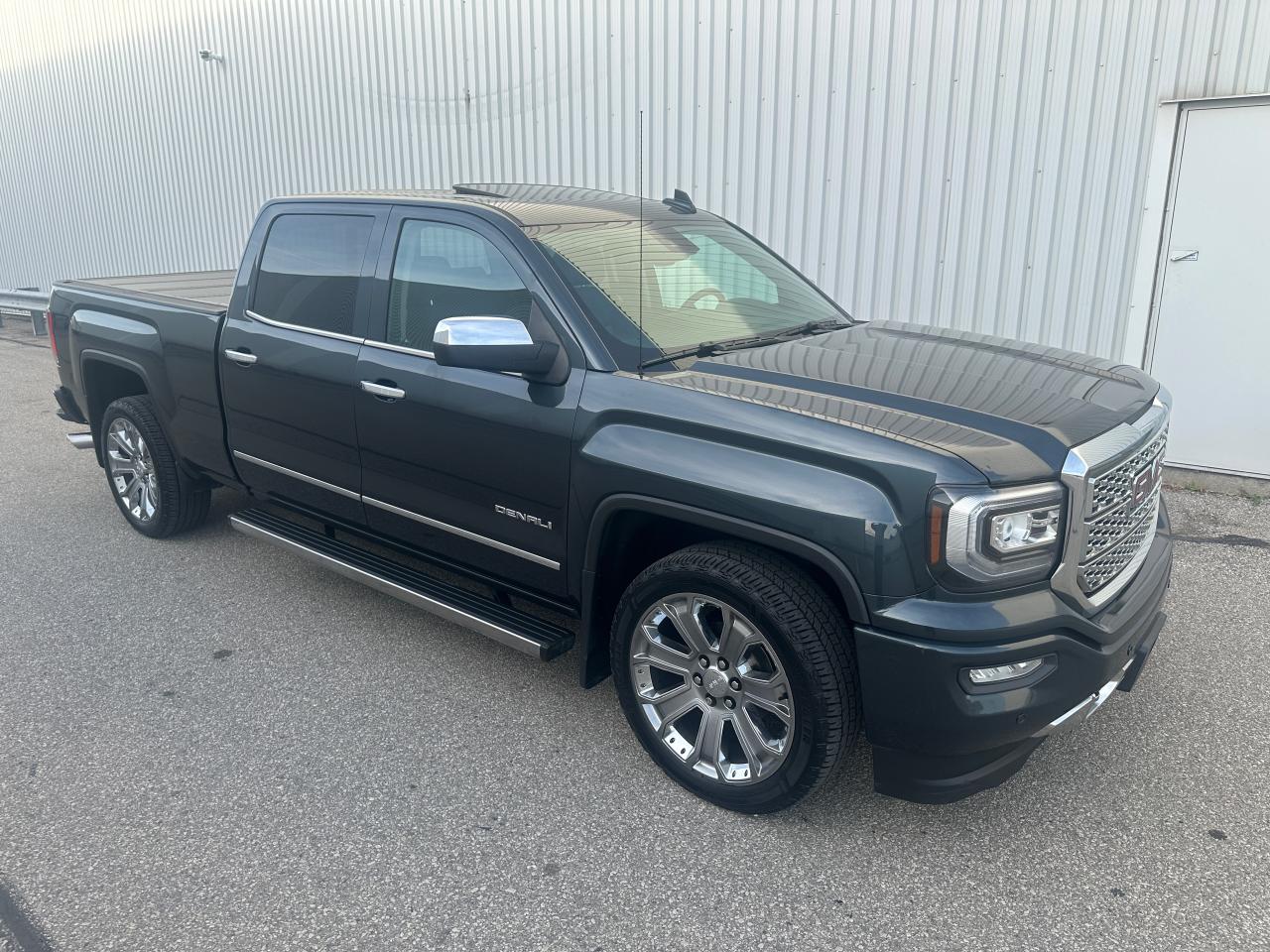 Used 2017 GMC Sierra 1500 Crew Cab Denali 6.2L for sale in Mississauga, ON