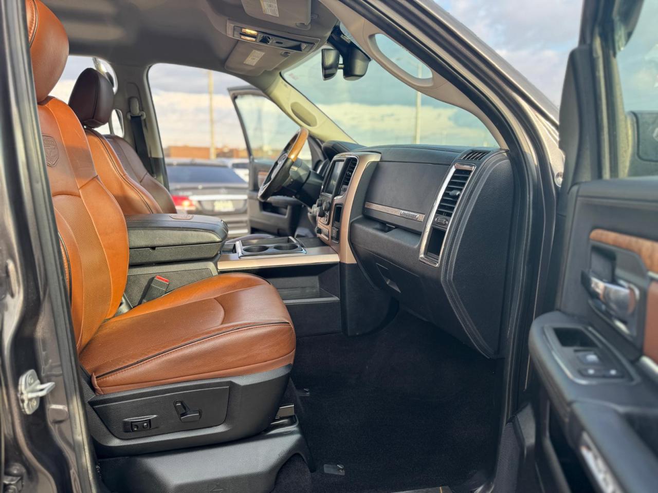 2014 RAM 1500 LOW KM LARAMIE LONGHORN CREW CAB, RAM BOX - Photo #17