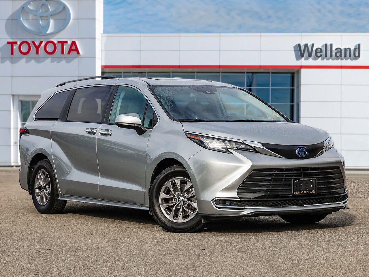 Used 2023 Toyota Sienna XLE 8-Passenger HYBRID. APPLE CARPLAY/ANDROID AUTO. HEATED STEERING WHEEL. MOON ROOF. for sale in Welland, ON