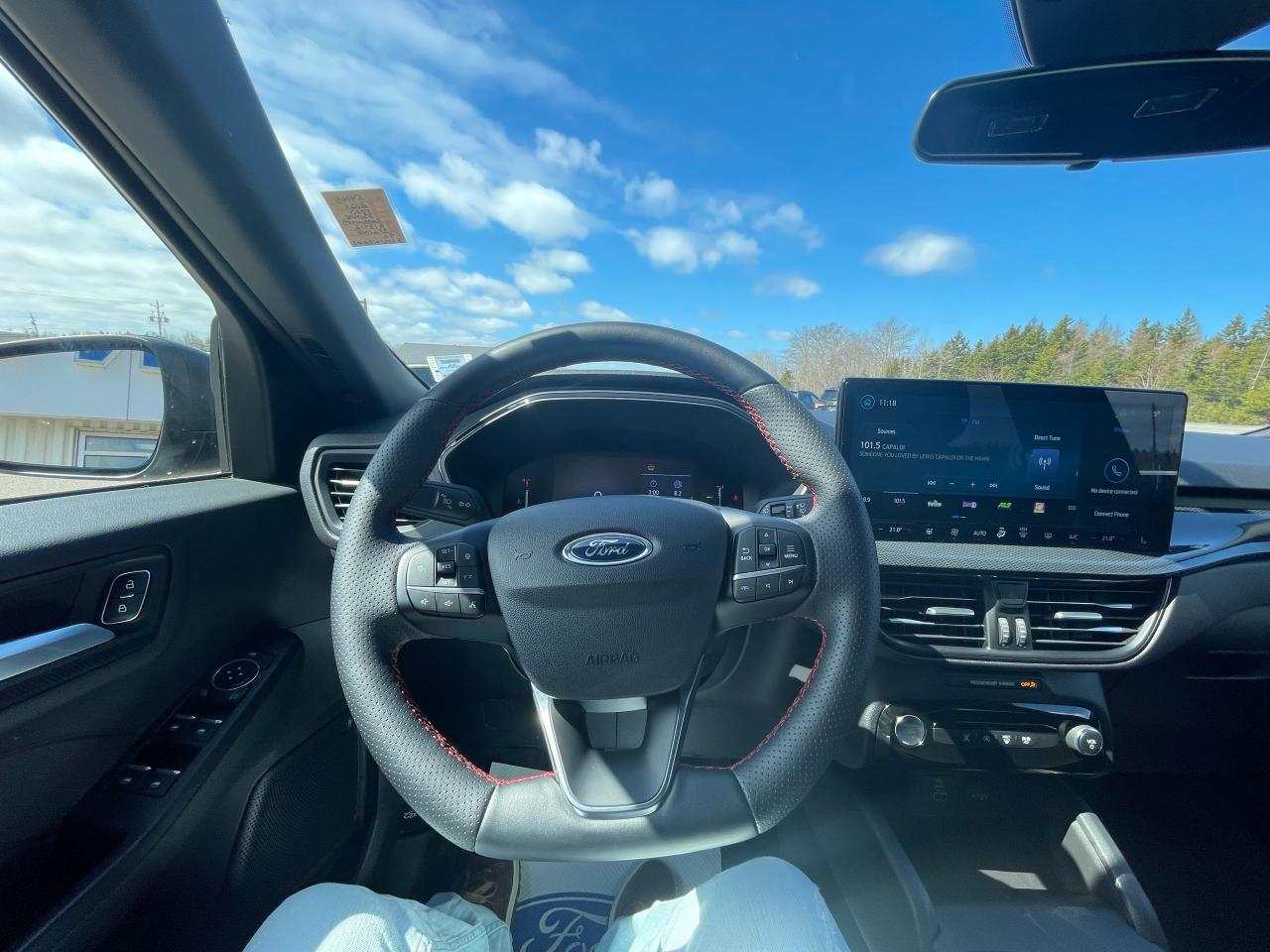 2025 Ford Escape ST-Line AWD Photo5