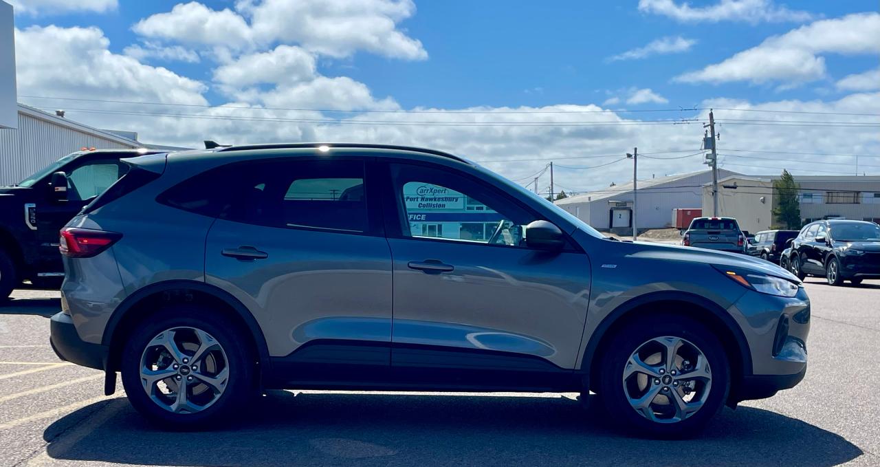 2025 Ford Escape ST-Line AWD Photo3