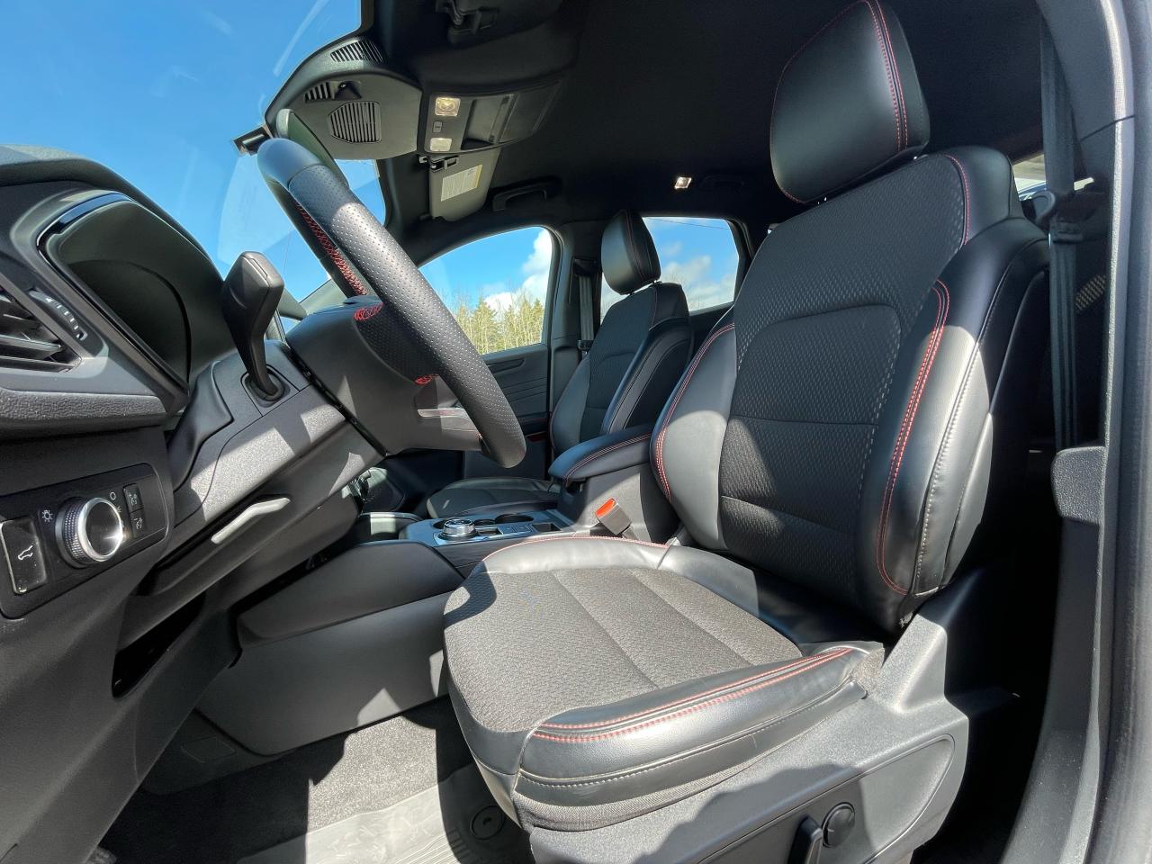 2025 Ford Escape ST-Line AWD Photo5