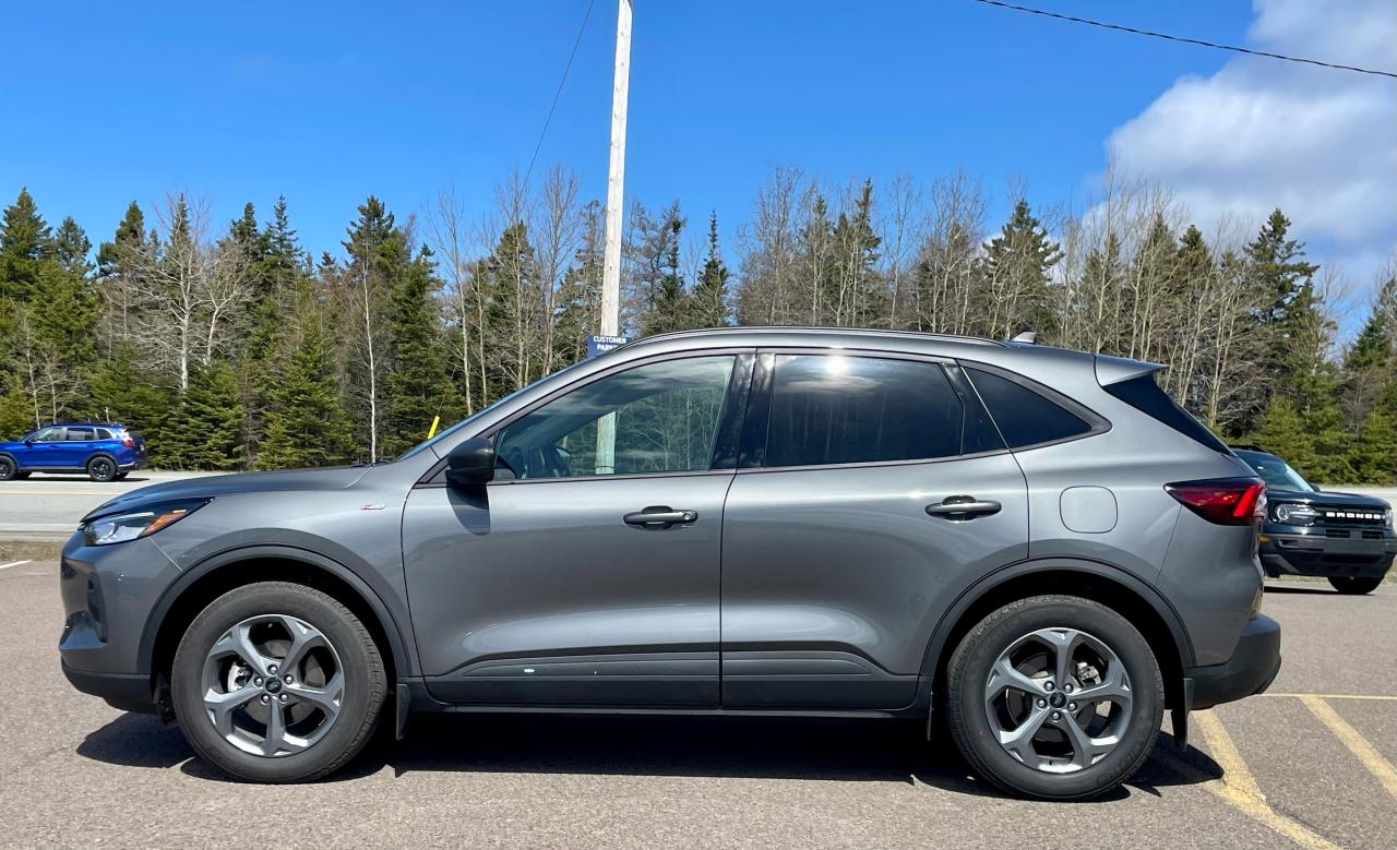 2025 Ford Escape ST-Line AWD Photo5