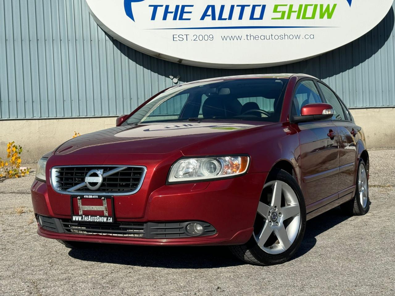 Used 2011 Volvo S40 T5 | CLEAN CARFAX | LOW KM | LEATHER | SUNROOF | for sale in Trenton, ON