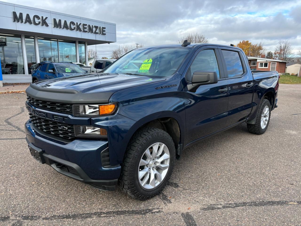 Used 2021 Chevrolet Silverado 1500 2021 Silverado Custom Crew V8 4X4 for sale in Renfrew, ON