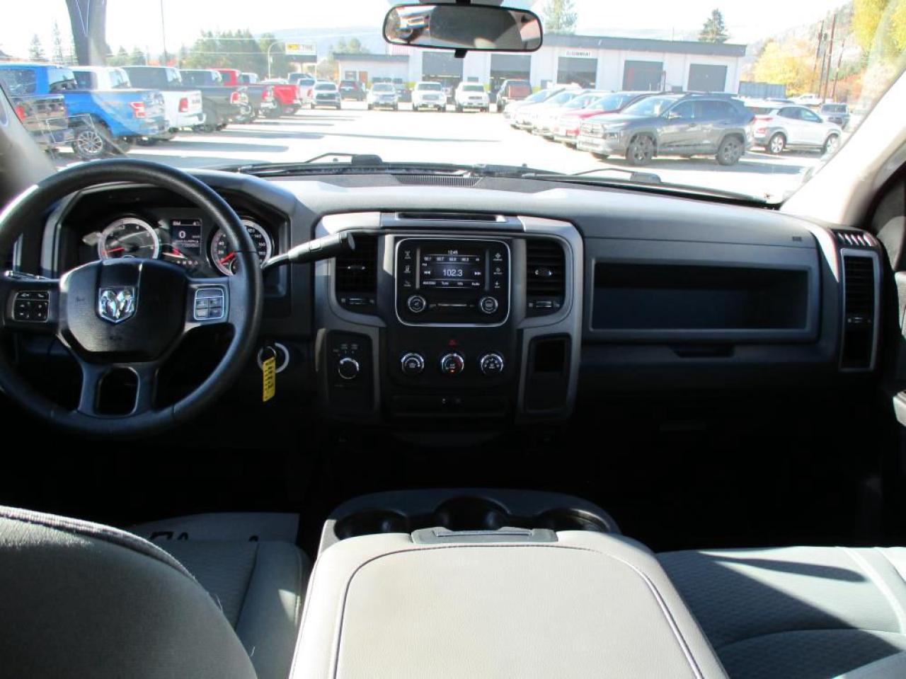 2017 RAM 1500 CREW CAB ST 4X4 Photo18