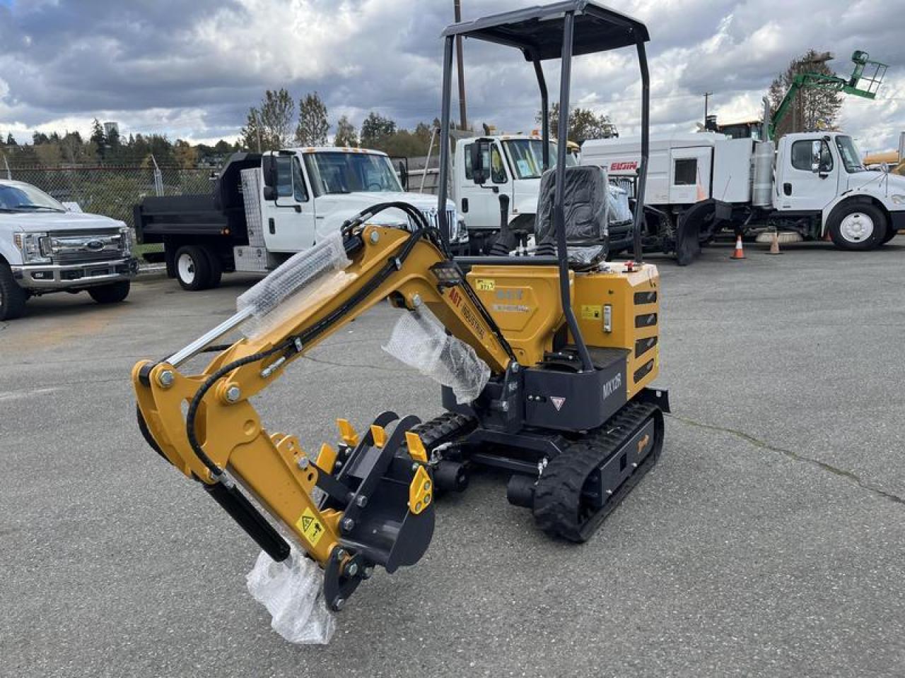 Used 2024 AGT Mini Excavator MX12R for sale in Burnaby, BC