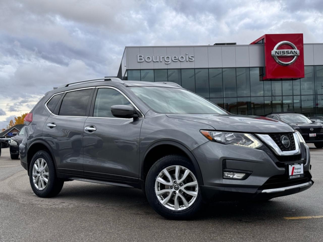 Used 2018 Nissan Rogue SV  REMOTE START | SXM | HEATED SEATS for sale in Midland, ON