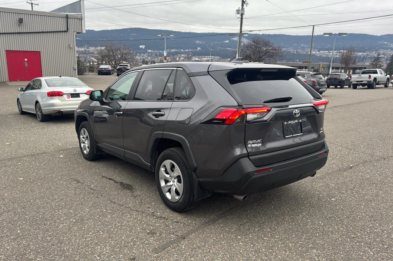 2023 Toyota RAV4 LE Photo4