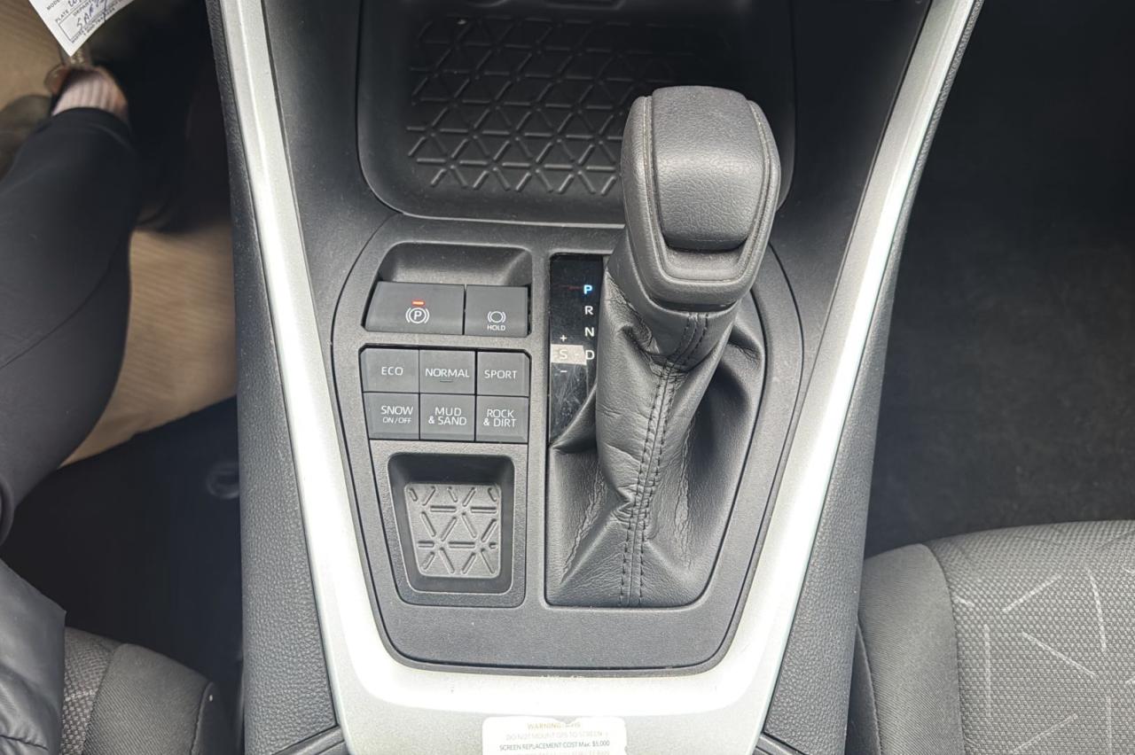 2023 Toyota RAV4 LE Photo