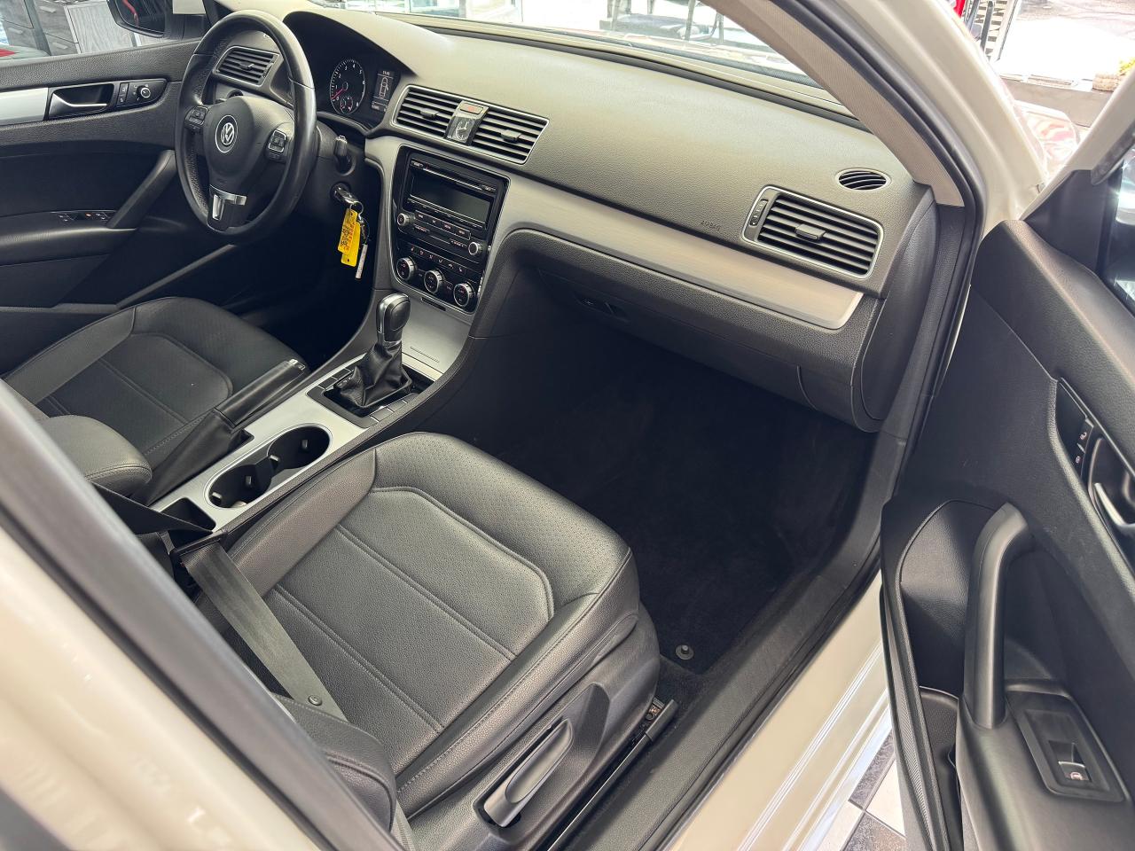 2013 Volkswagen Passat Comfortline+Leather+Roof+Heated Seats+CLEAN CARFAX - Photo #20