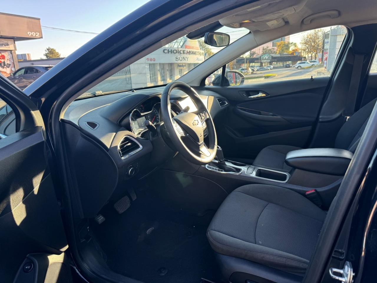 2018 Chevrolet Cruze LT ACCIDENT FREE ,BACK UP CAM .APPLE CARPLAY,4CLY - Photo #19