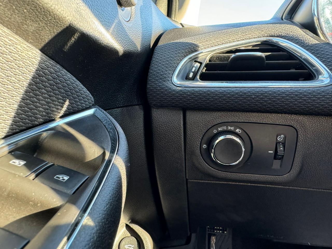 2018 Chevrolet Cruze LT ACCIDENT FREE ,BACK UP CAM .APPLE CARPLAY,4CLY - Photo #12