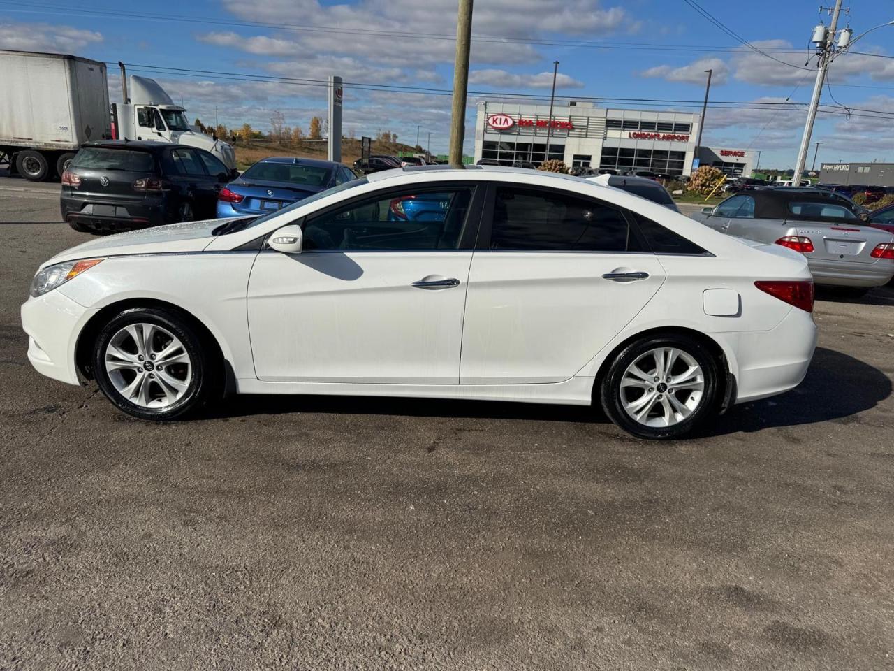 2011 Hyundai Sonata Limited, NO ACCIDENTS, WELL SERVICED, CERTIFIED - Photo #2