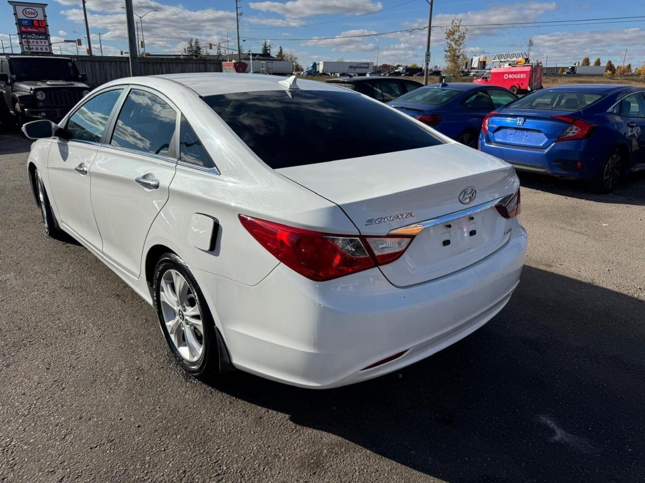 2011 Hyundai Sonata Limited, NO ACCIDENTS, WELL SERVICED, CERTIFIED - Photo #3