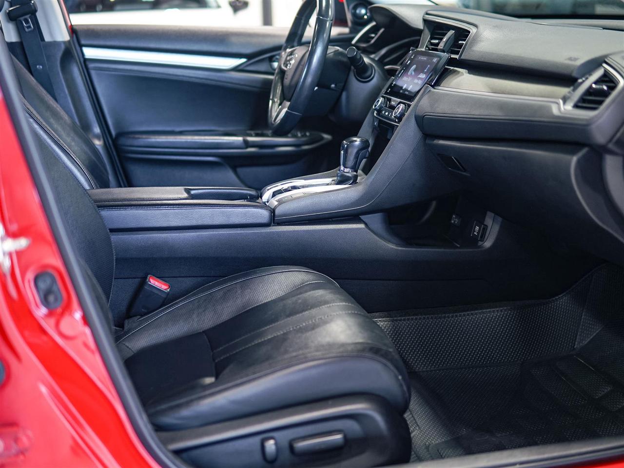 2018 Honda Civic TOURING | NO ACCIDENTS | LEATHER | ROOF Photo