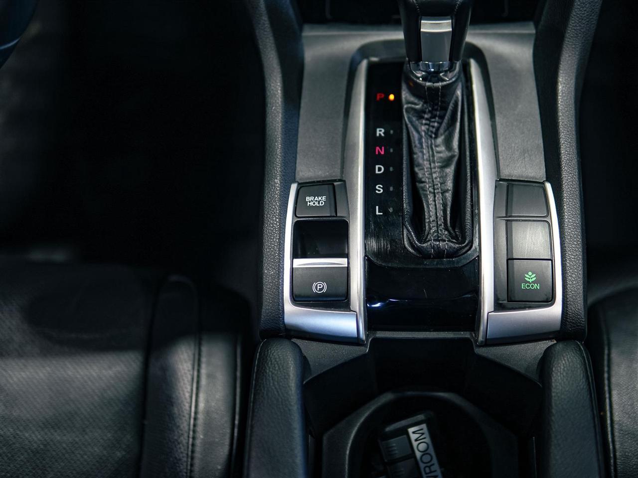 2018 Honda Civic TOURING | NO ACCIDENTS | LEATHER | ROOF Photo