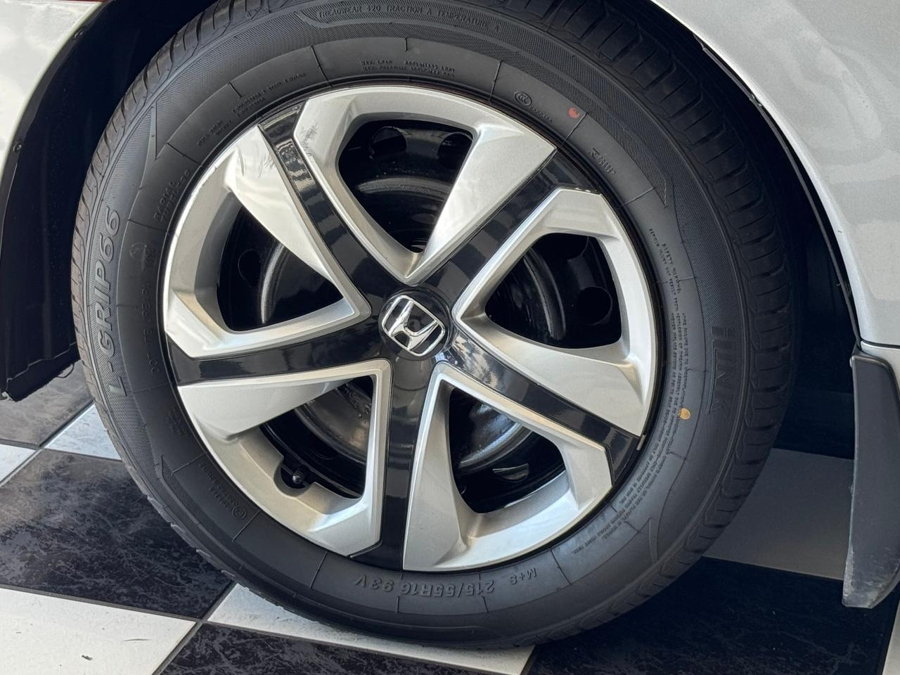 2016 Honda Civic LX+New Tires+Camera+ApplePlay+A/C+Heated Seats Photo112