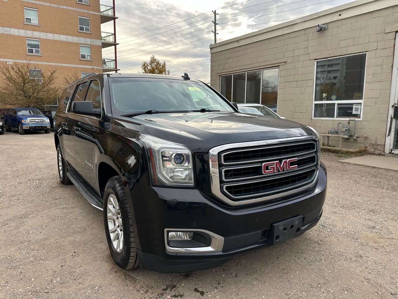 Used 2016 GMC Yukon XL 4WD 4DR SLE for sale in Waterloo, ON