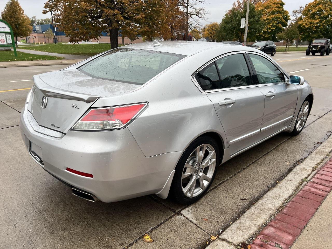 2012 Acura TL 4dr Sdn Auto SH-AWD - Photo #9