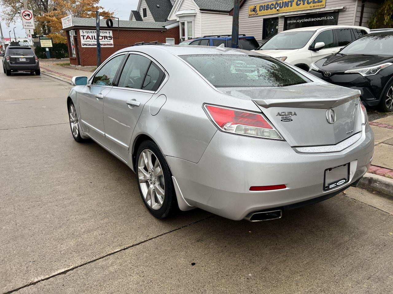 2012 Acura TL 4dr Sdn Auto SH-AWD - Photo #12