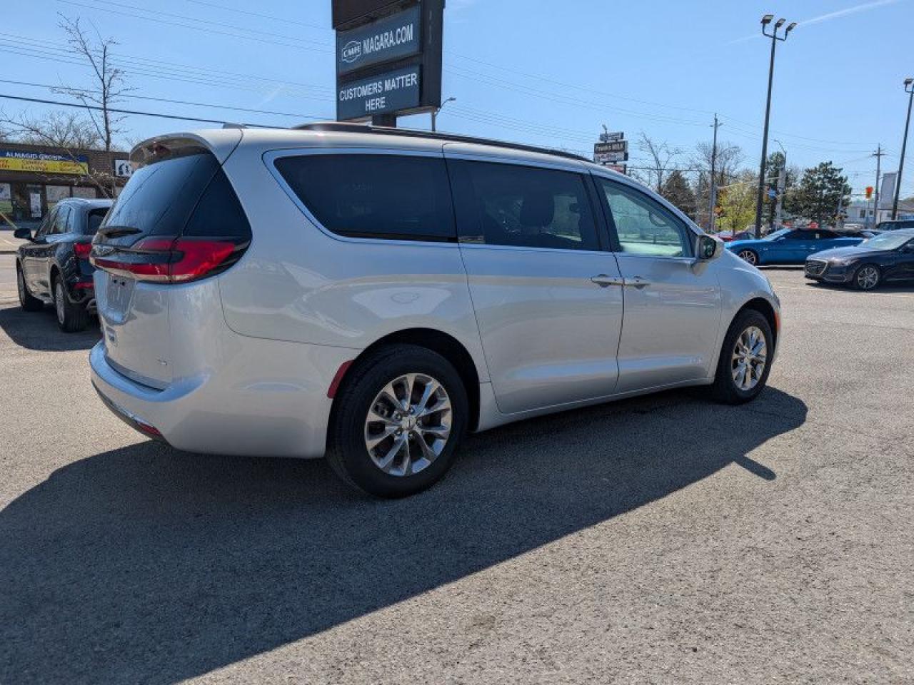 2022 Chrysler Pacifica Touring L  **P/SLIDERS - P/GATE** Photo4