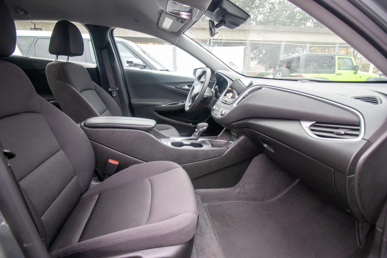 2023 Chevrolet Malibu LT Photo5