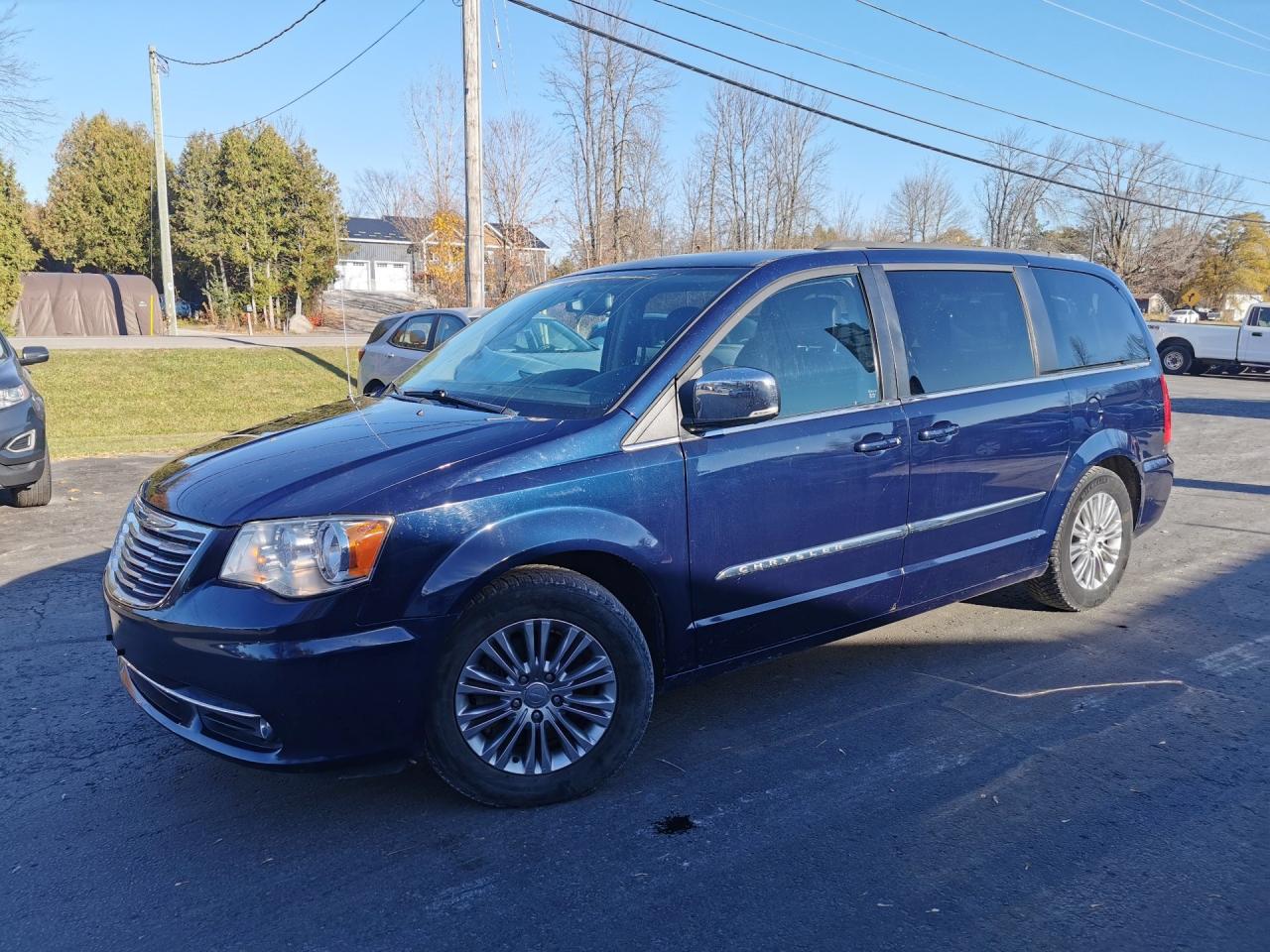 Used 2016 Chrysler Town & Country Touring-L for sale in Madoc, ON