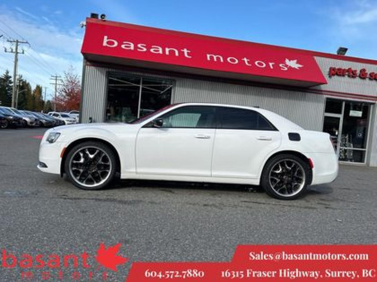 Used 2018 Chrysler 300 300S, AWD, PanoRoof, Backup Cam, Leather! for sale in Surrey, BC