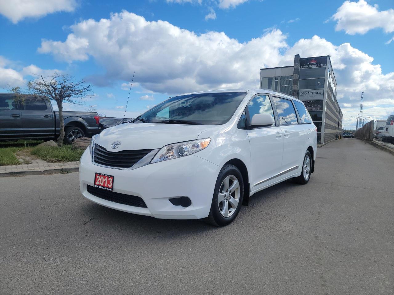 Used 2013 Toyota Sienna LE for sale in Oakville, ON