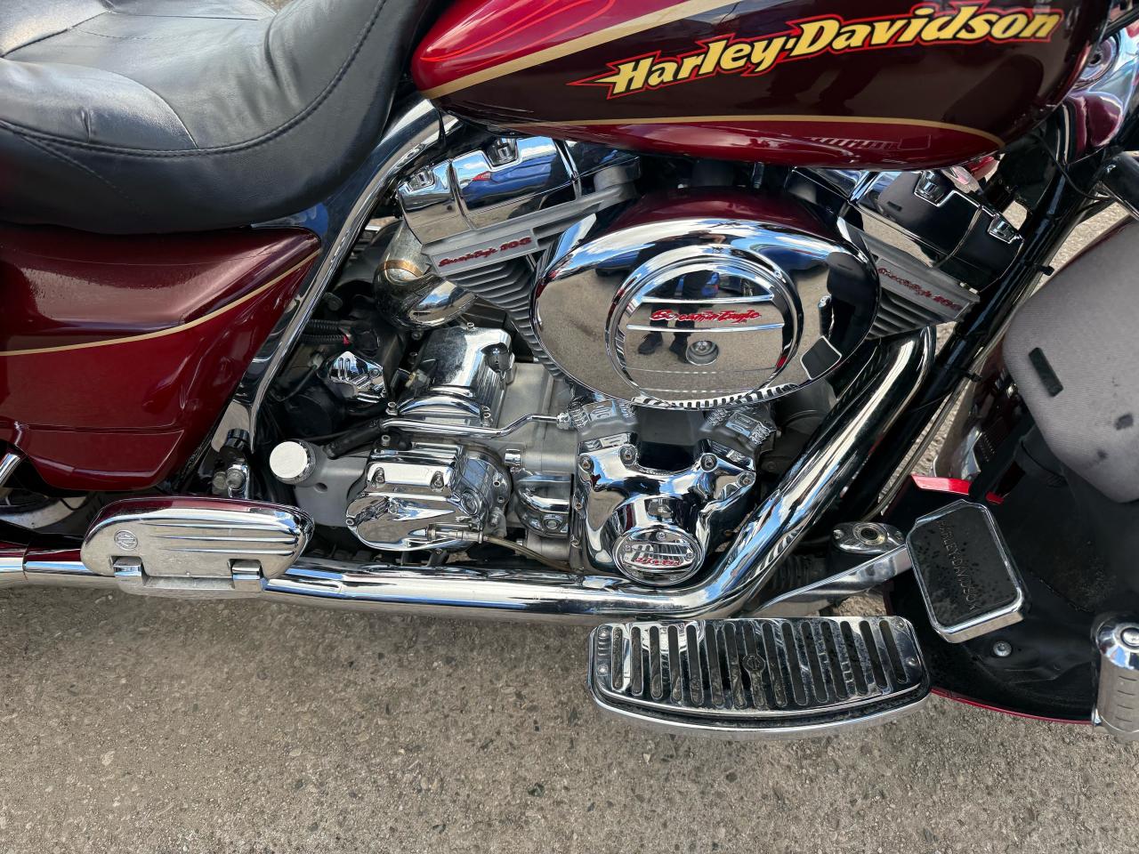 2005 Harley-Davidson FLHTCUSE CVO, ELECTRA GLIDE, SCREAMING EAGLE, LIGHT DAMAGE - Photo #12