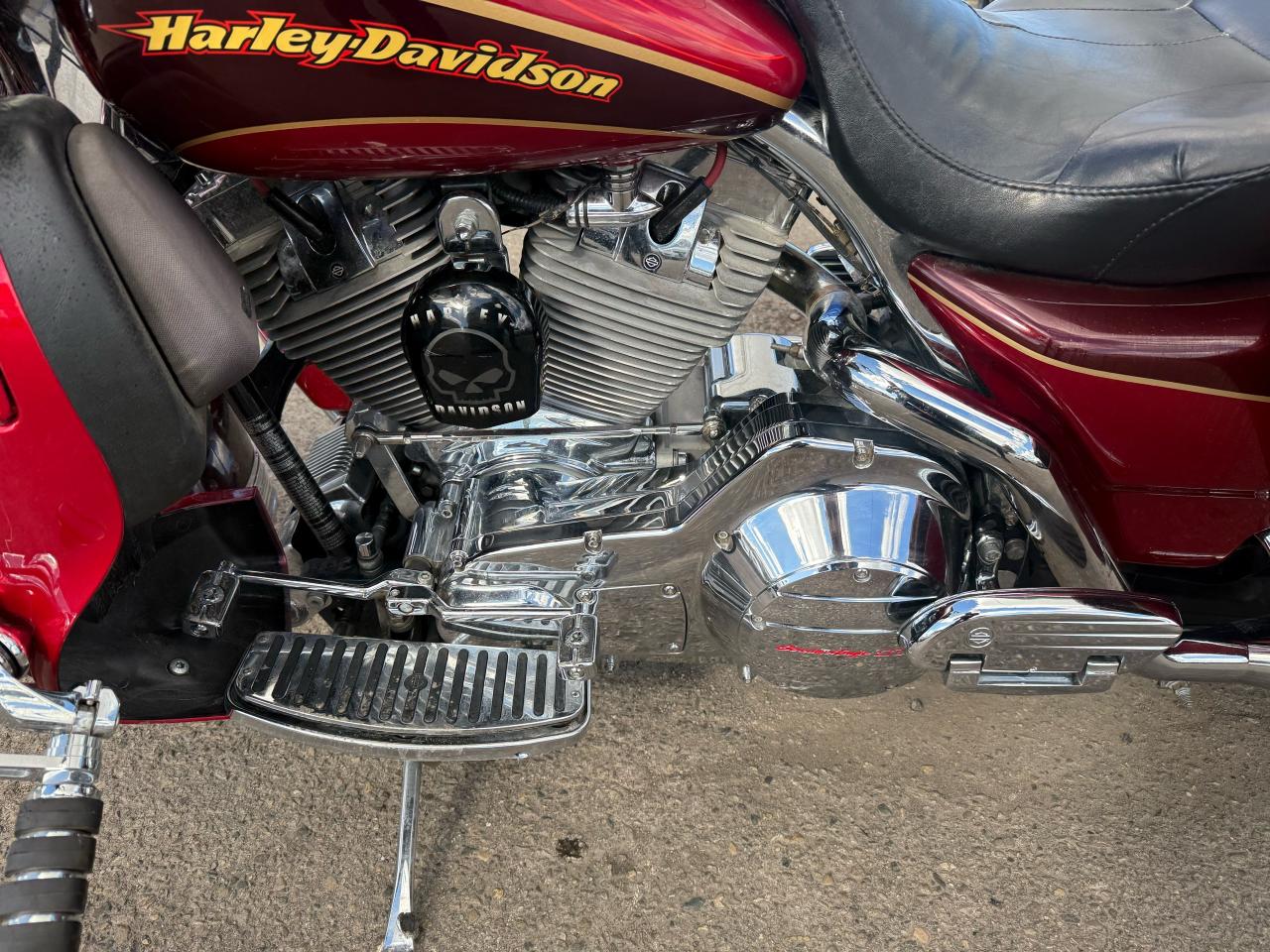 2005 Harley-Davidson FLHTCUSE CVO, ELECTRA GLIDE, SCREAMING EAGLE, LIGHT DAMAGE - Photo #9