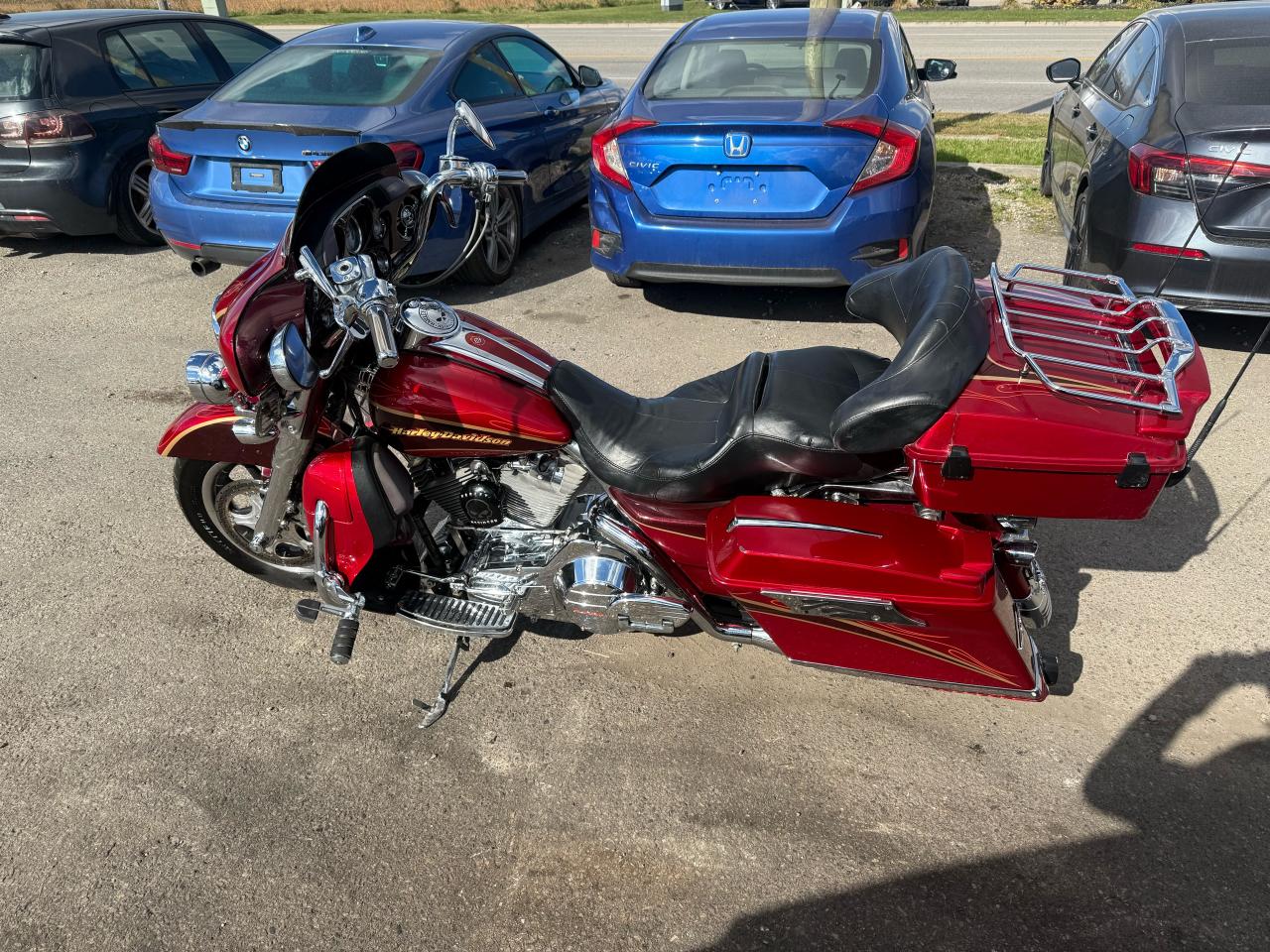 2005 Harley-Davidson FLHTCUSE CVO, ELECTRA GLIDE, SCREAMING EAGLE, LIGHT DAMAGE - Photo #2