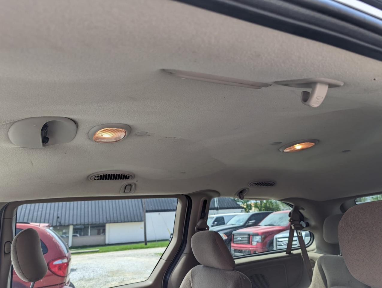 2001 Dodge CARA 4dr Grand Sport 119" WB Photo