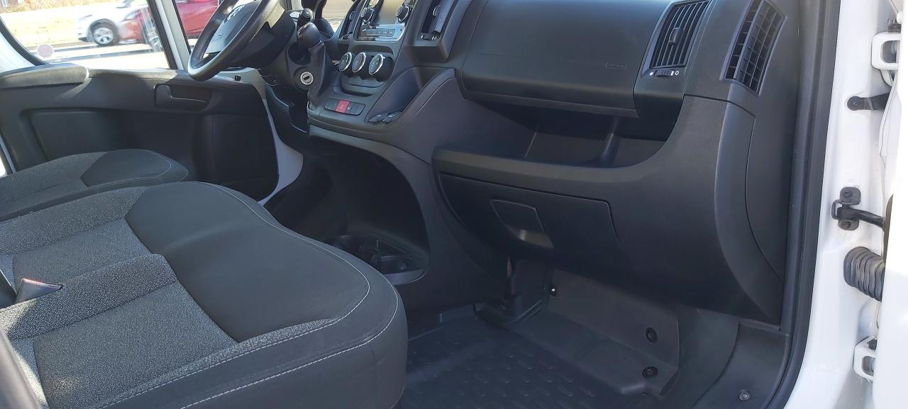2020 RAM ProMaster 1500 Cargo Van   "ONLY 98,000 KM" - Photo #9