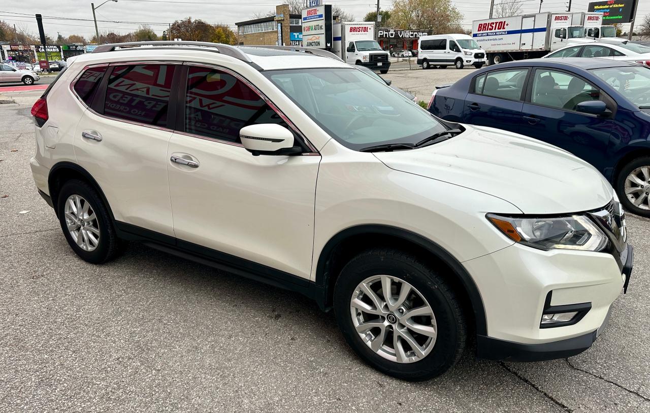 2017 Nissan Rogue AWD 4dr SV Photo3