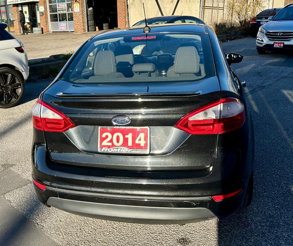 2014 Ford Fiesta SE Photo4