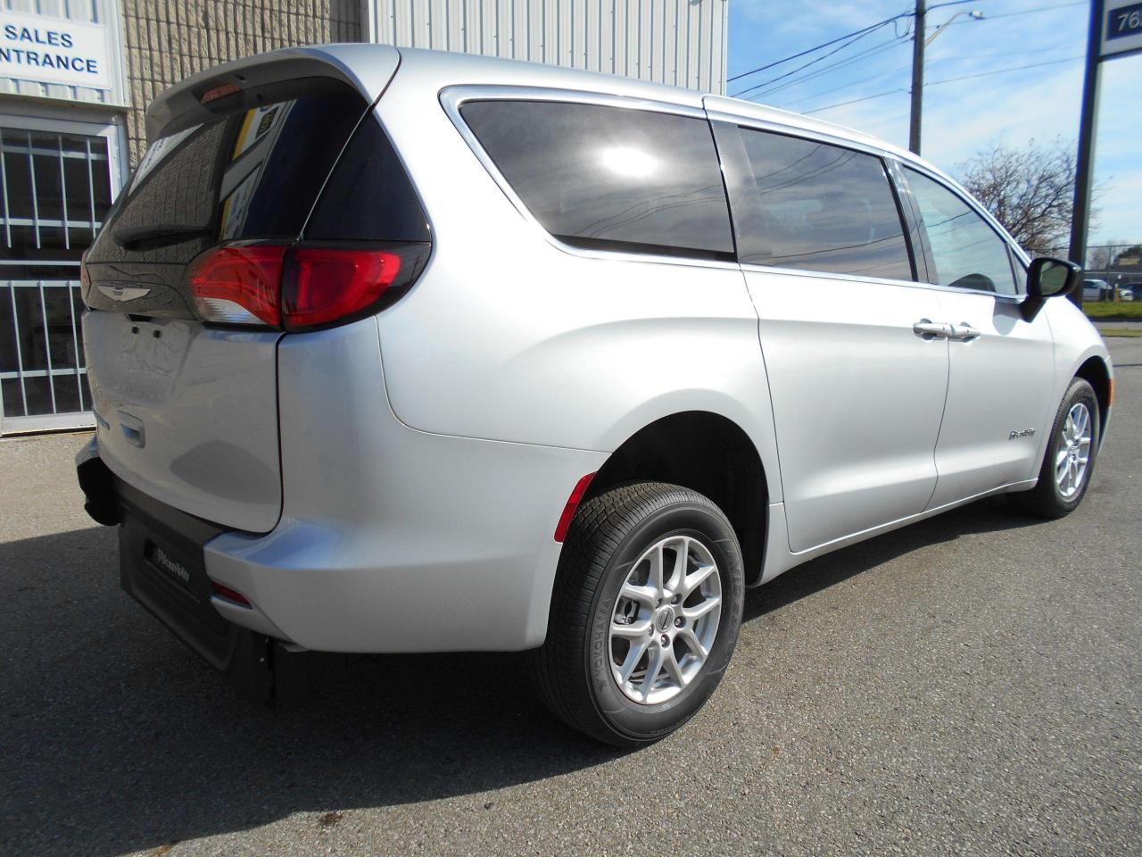 2024 Chrysler Grand Caravan SXT-Wheelchair Accessible Rear Entry Photo3