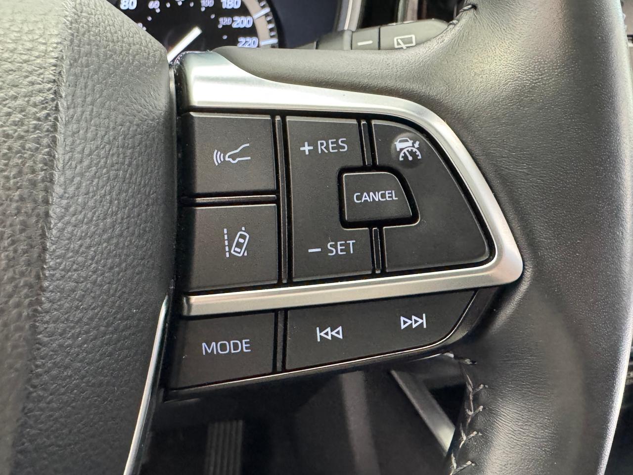 2021 Toyota Highlander XLE AWD 8 Passenger+Leather+Roof+CLEAN CARFAX - Photo #45