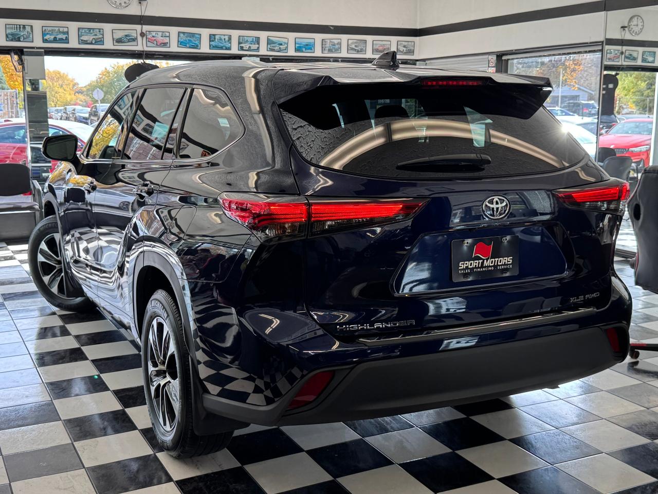 2021 Toyota Highlander XLE AWD 8 Passenger+Leather+Roof+CLEAN CARFAX - Photo #14