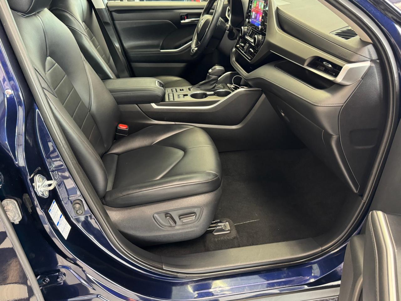 2021 Toyota Highlander XLE AWD 8 Passenger+Leather+Roof+CLEAN CARFAX - Photo #22