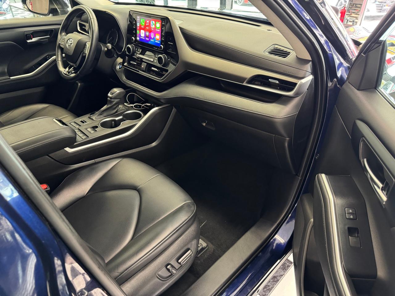 2021 Toyota Highlander XLE AWD 8 Passenger+Leather+Roof+CLEAN CARFAX - Photo #21