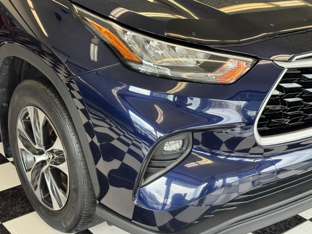 2021 Toyota Highlander XLE AWD 8 Passenger+Leather+Roof+CLEAN CARFAX Photo101