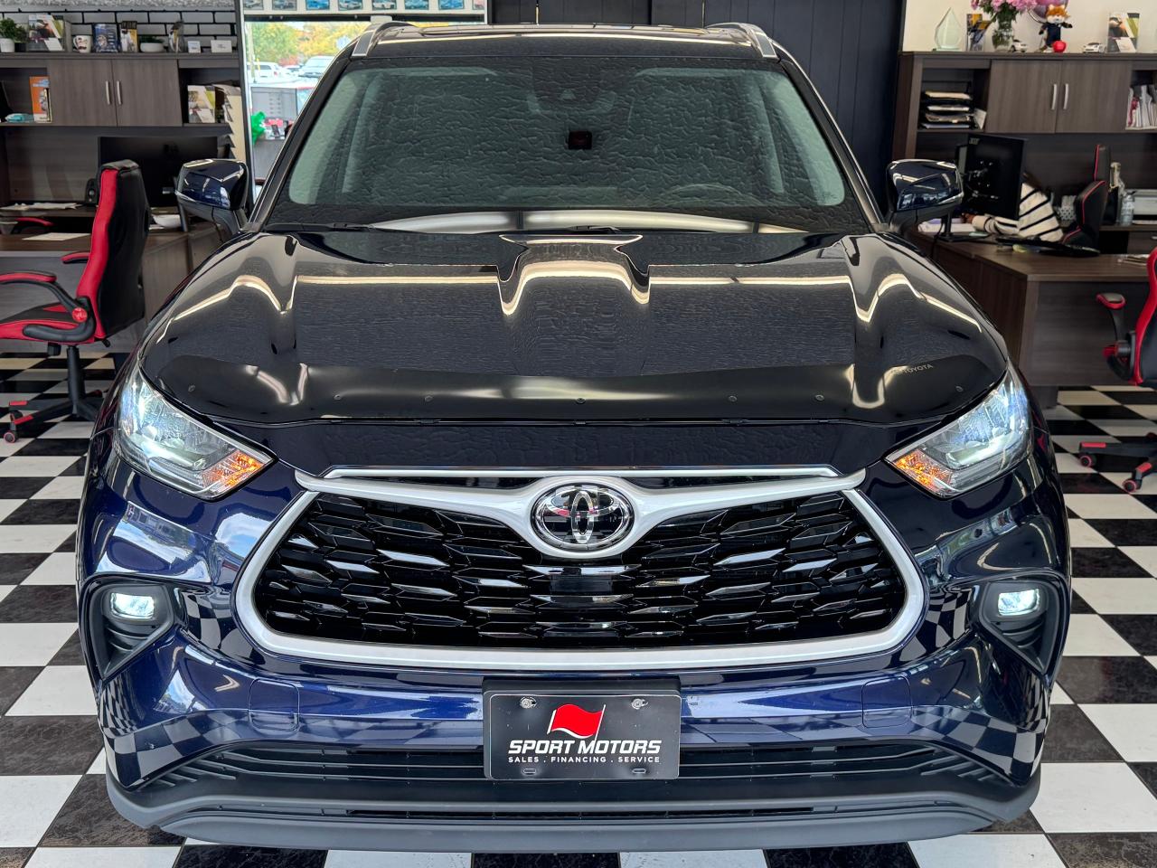2021 Toyota Highlander XLE AWD 8 Passenger+Leather+Roof+CLEAN CARFAX - Photo #9