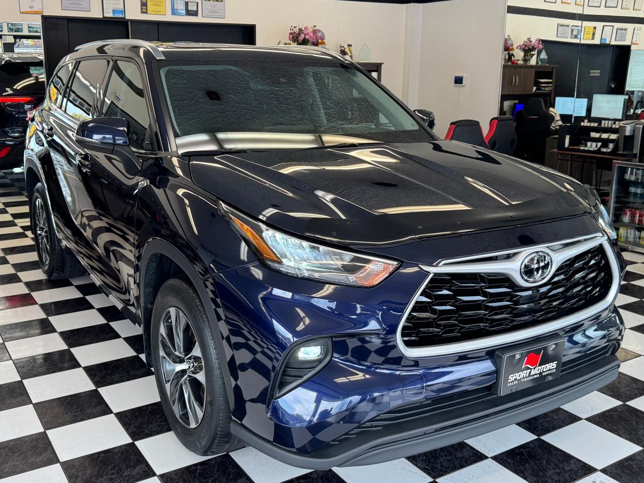 2021 Toyota Highlander XLE AWD 8 Passenger+Leather+Roof+CLEAN CARFAX - Photo #8