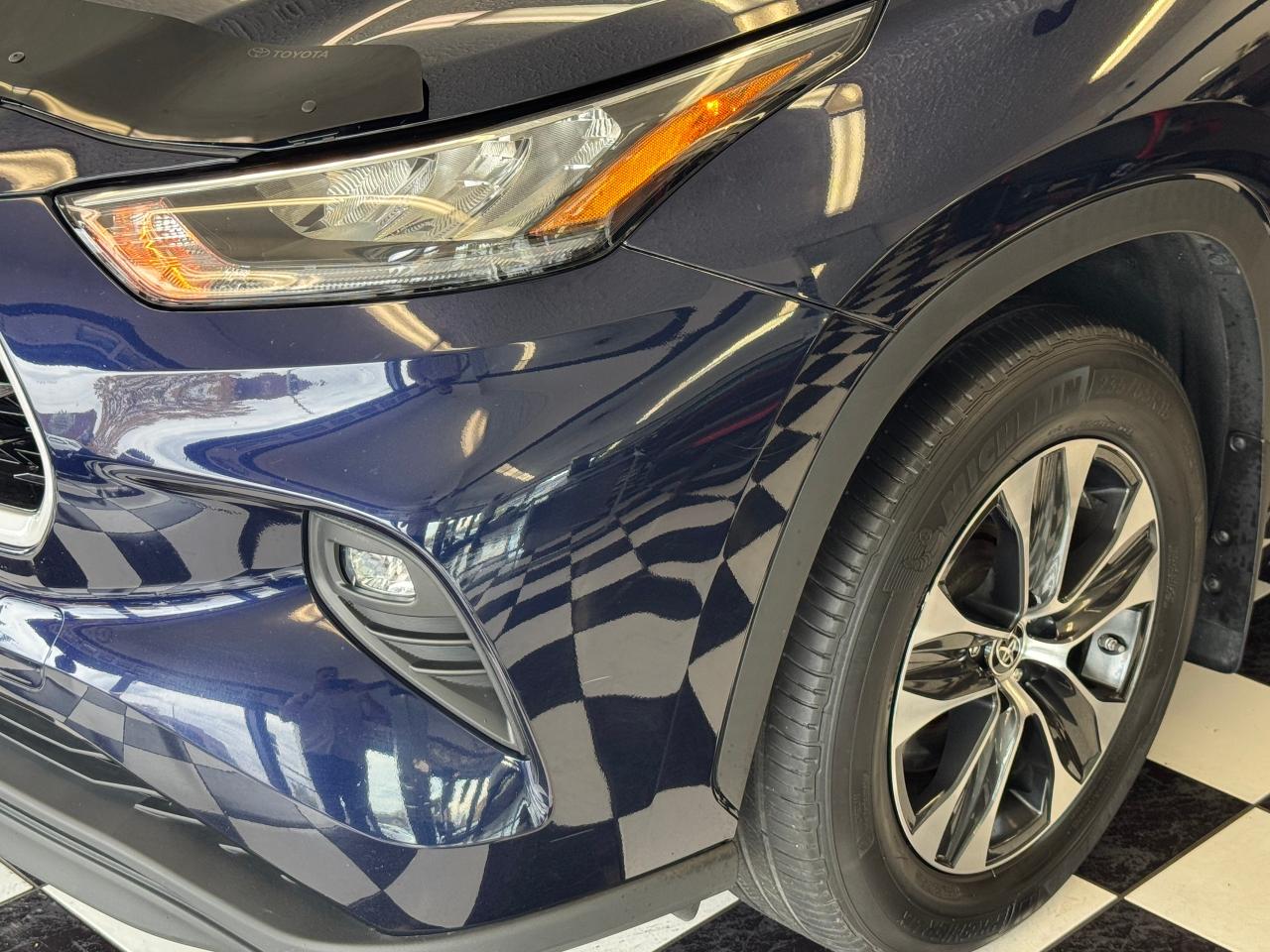 2021 Toyota Highlander XLE AWD 8 Passenger+Leather+Roof+CLEAN CARFAX - Photo #38
