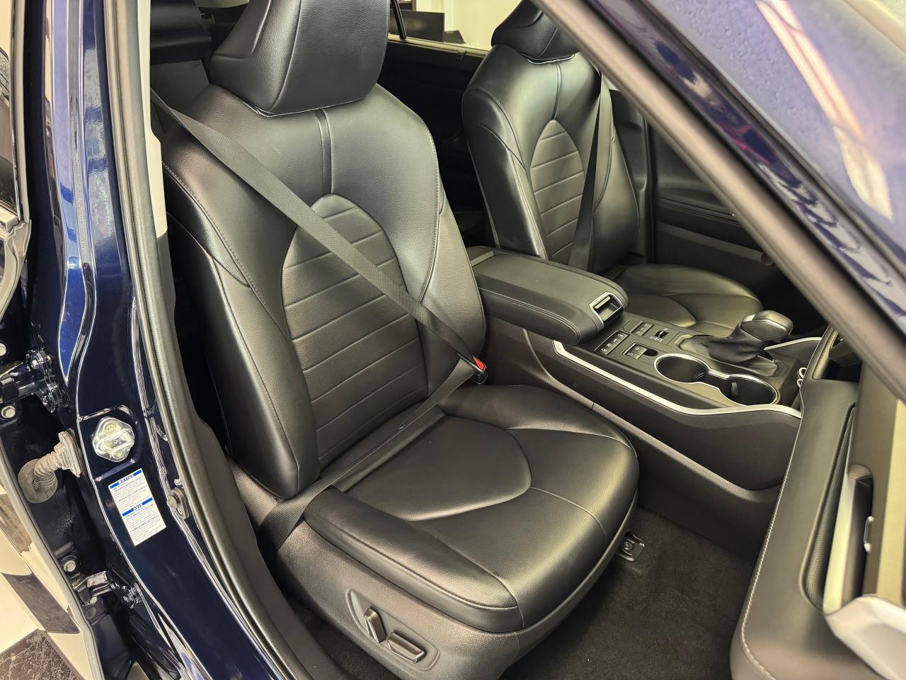 2021 Toyota Highlander XLE AWD 8 Passenger+Leather+Roof+CLEAN CARFAX - Photo #23