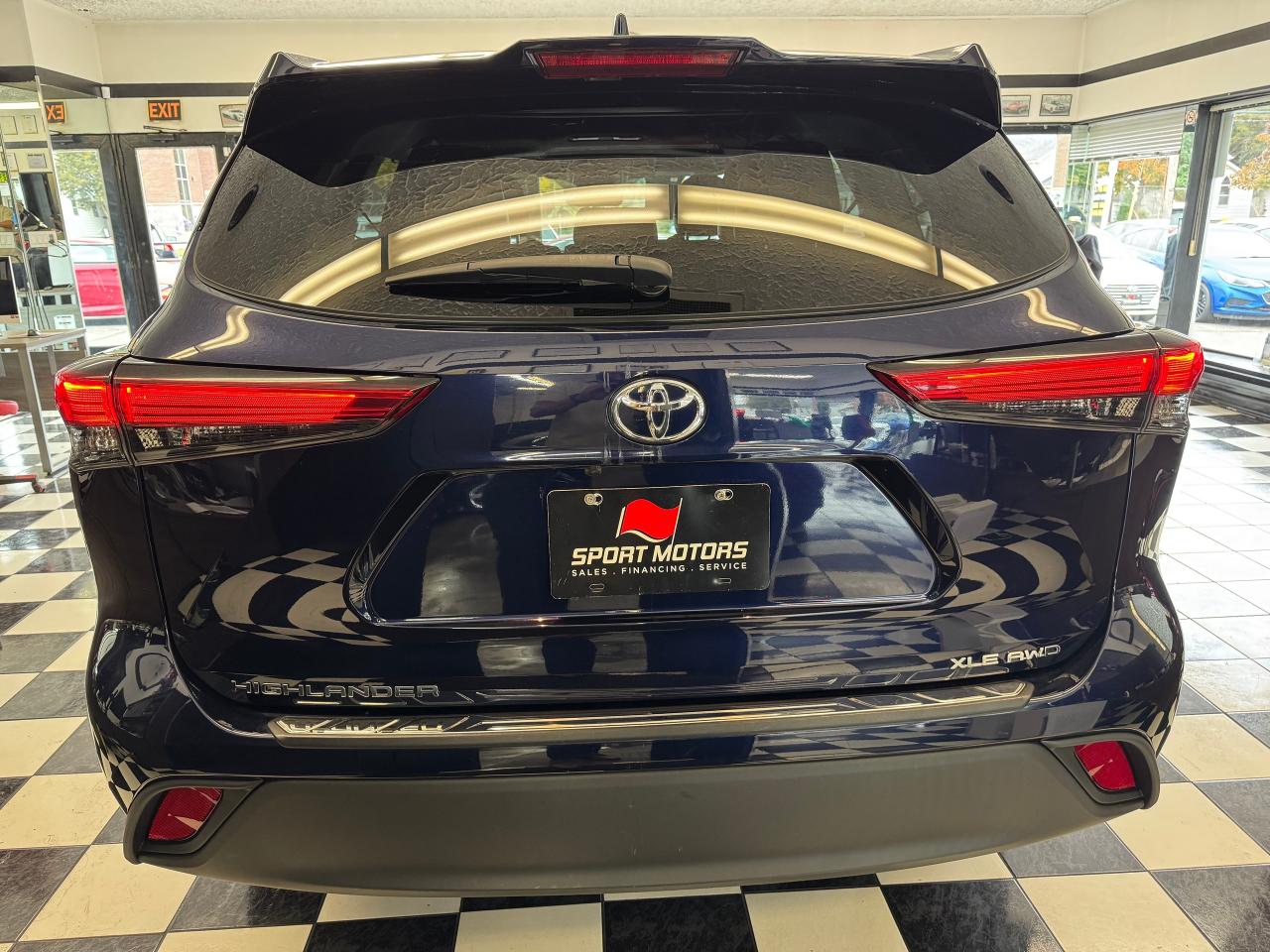 2021 Toyota Highlander XLE AWD 8 Passenger+Leather+Roof+CLEAN CARFAX - Photo #6