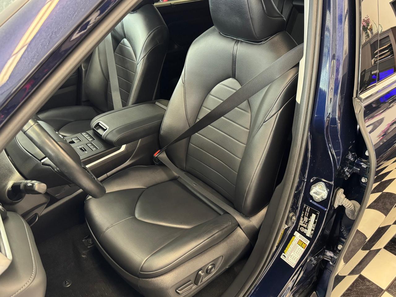 2021 Toyota Highlander XLE AWD 8 Passenger+Leather+Roof+CLEAN CARFAX - Photo #20
