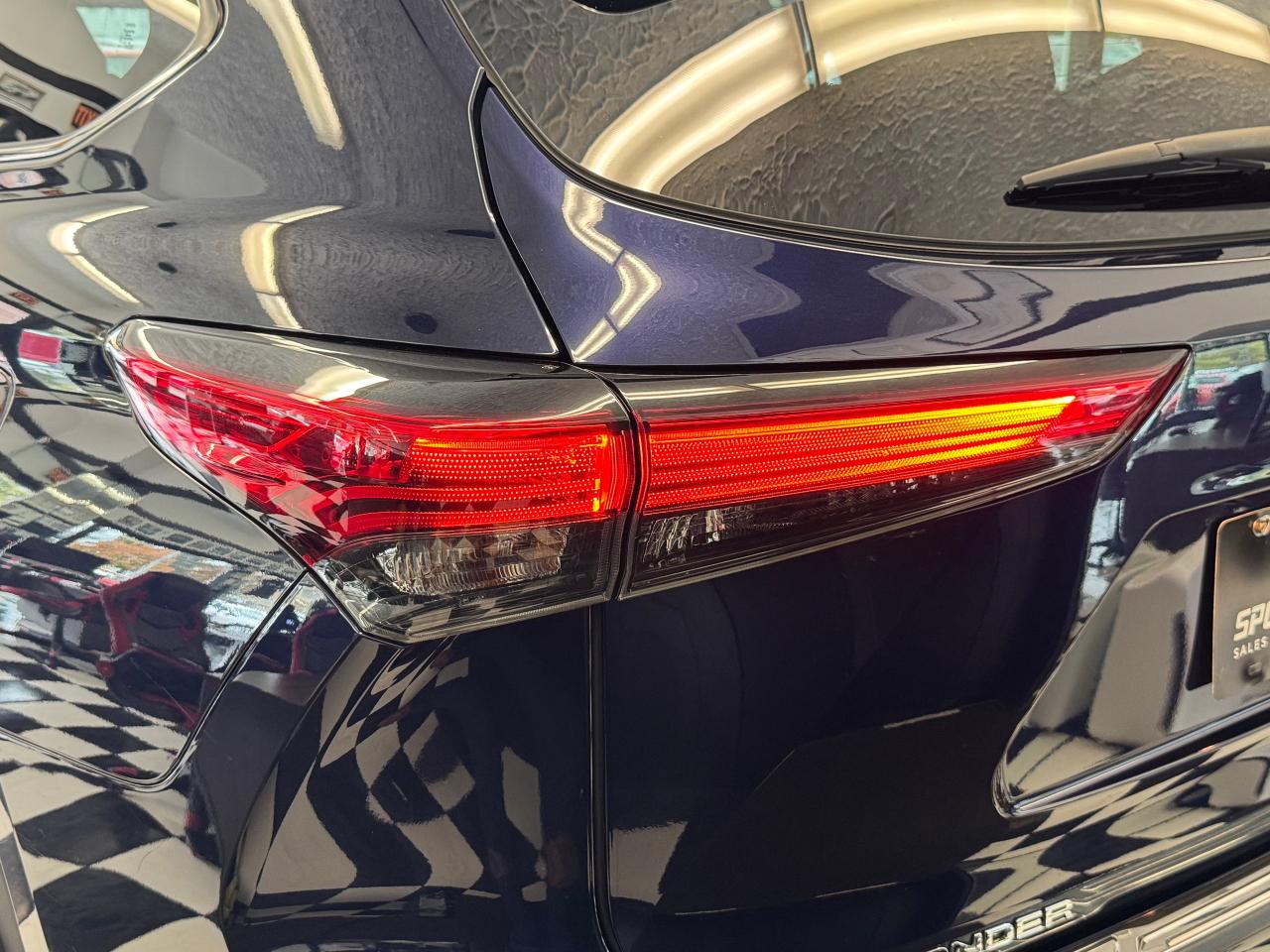 2021 Toyota Highlander XLE AWD 8 Passenger+Leather+Roof+CLEAN CARFAX Photo61